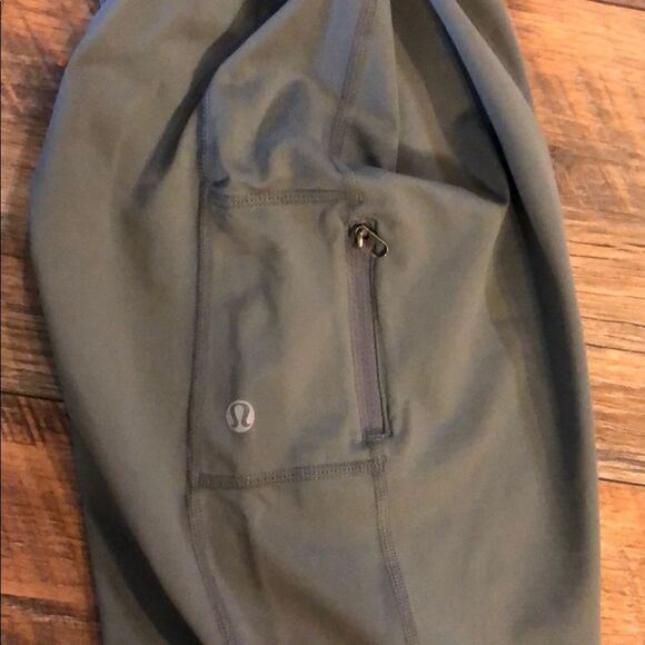 Lululemon crops 6 (2141) - Picture 3 of 5